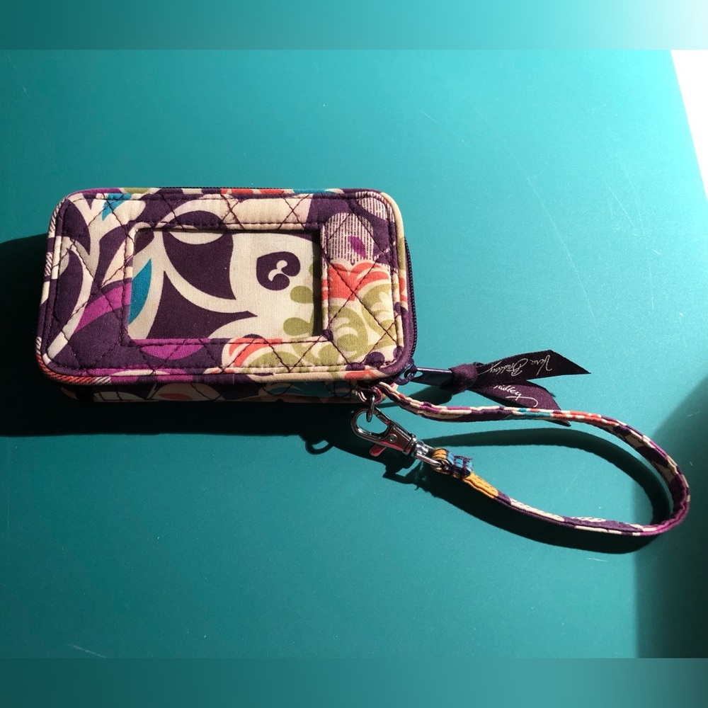 Vera Bradley Wristlet - GUC - Picture 2 of 8